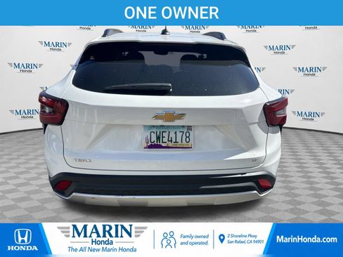 Used 2025 Chevrolet Trax LT FWD image 3