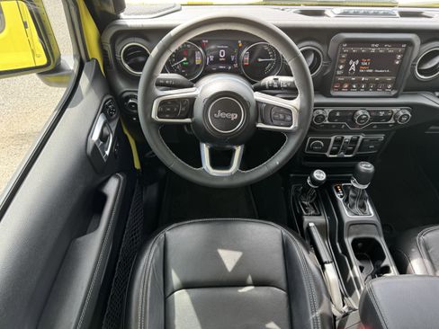 Used 2023 Jeep Wrangler Sahara image 14