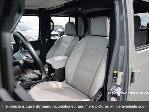 Used 2022 Jeep Gladiator Overland image 10