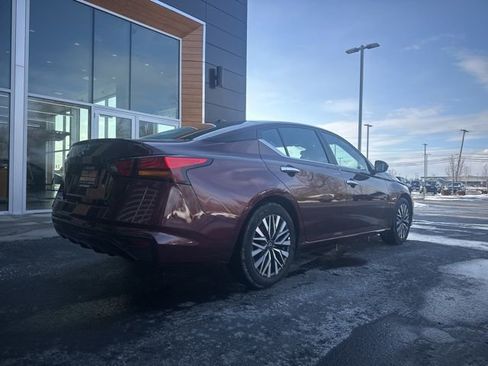 Used 2025 Nissan Altima 2.5 SV image 10