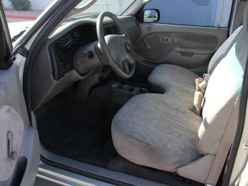 Used 2002 Toyota Tacoma 2WD Regular Cab image 10