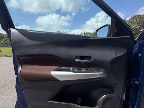 Used 2020 Nissan Kicks SR w/ Exterior Package FWD image 9