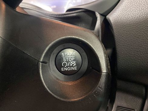 Used 2022 Jeep Renegade Latitude w/ Convenience Group AWD/4WD image 19