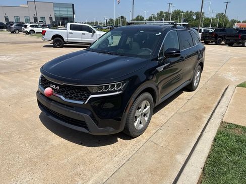 Used 2023 Kia Sorento LX FWD image 3
