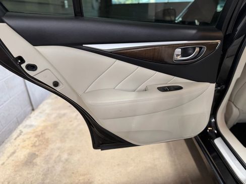 Used 2019 INFINITI Q50 Luxe w/ Essential Package (3.0T Luxe) AWD/4WD image 18