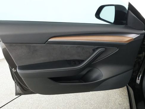 Used 2021 Tesla Model 3 Standard Range Plus image 9