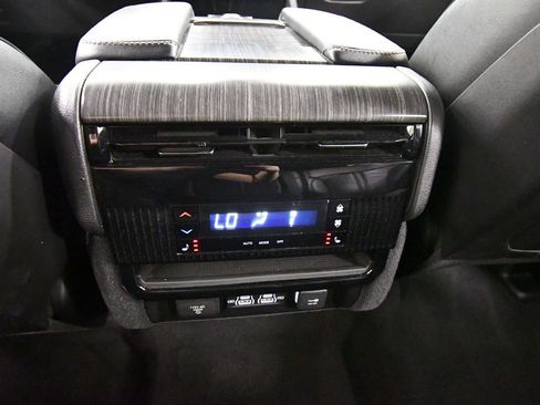 Used 2024 Jeep Wagoneer L Series III w/ Flexible Seating Group AWD/4WD image 16