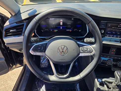 Used 2024 Volkswagen Jetta SE FWD image 36