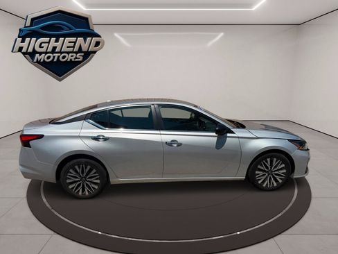 Used 2024 Nissan Altima 2.5 SV FWD image 7