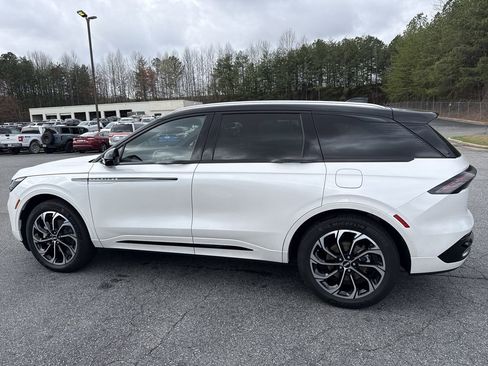 Used 2026 Lincoln Nautilus Reserve image 4