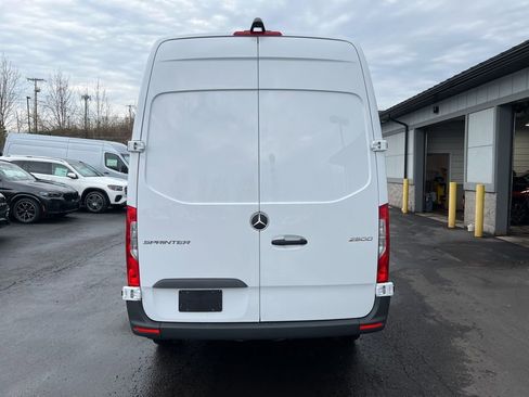 Used 2025 Mercedes-Benz Sprinter 2500 image 18
