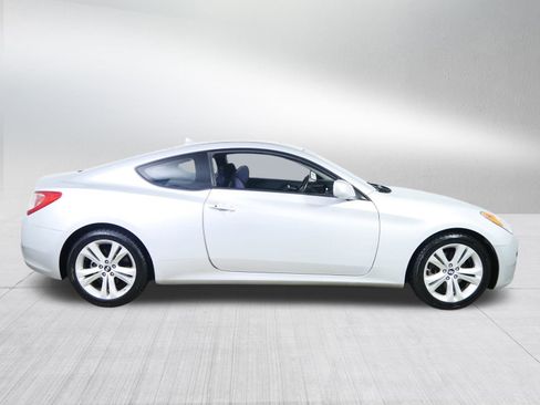 Used 2010 Hyundai Genesis 2.0T image 8
