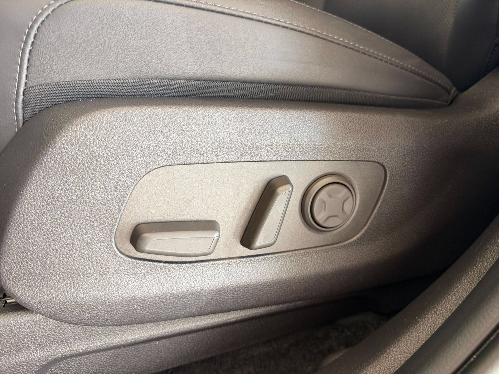 Used 2026 Kia Carnival FWD image 22