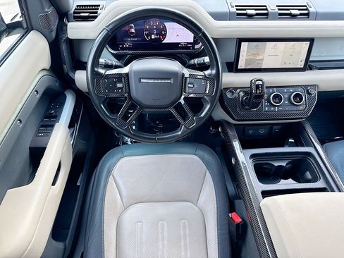 Used 2021 Land Rover Defender 110 X-Dynamic SE AWD/4WD image 17