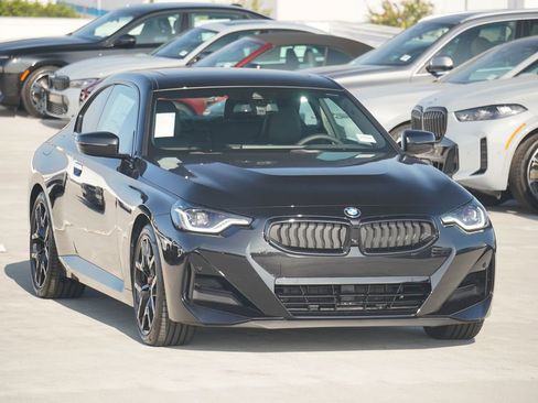Used 2025 BMW 230i Coupe w/ M Sport Package RWD image 3