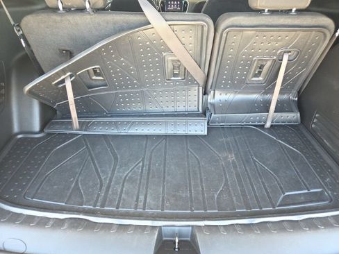 Used 2020 Chevrolet Traverse LT FWD image 13