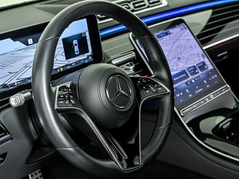 Used 2022 Mercedes-Benz S 580 4MATIC Sedan w/ AMG Line Package image 21
