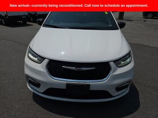 Used 2025 Chrysler Pacifica Select FWD video 1