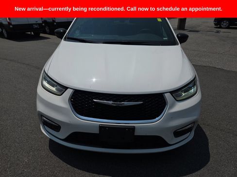 Used 2025 Chrysler Pacifica Select FWD image 1