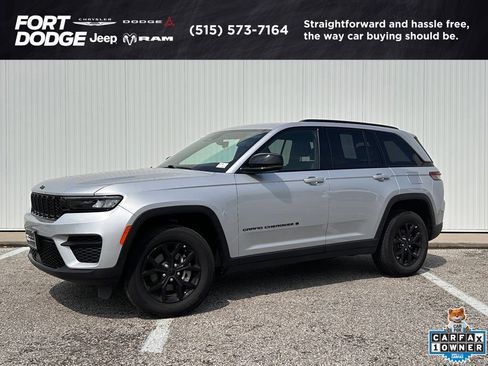 Used 2025 Jeep Grand Cherokee Altitude AWD/4WD image 1