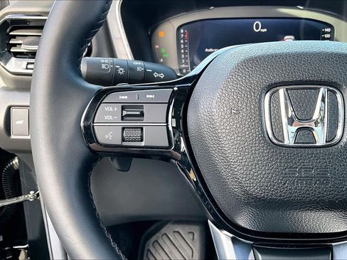 Used 2025 Honda Pilot Elite image 24