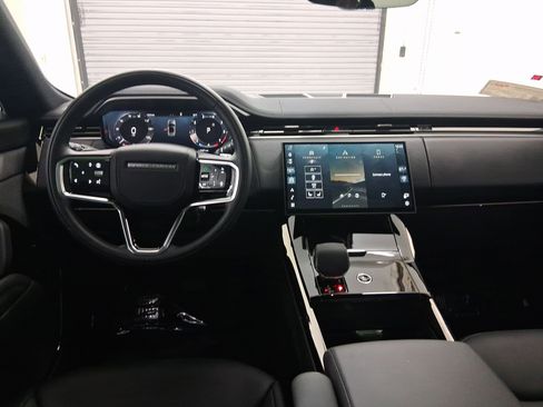 Used 2025 Land Rover Range Rover Sport SE image 4