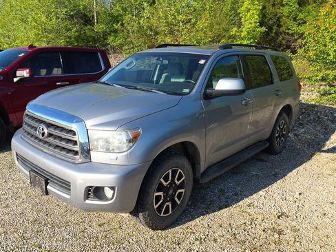 Used 2016 Toyota Sequoia SR5 AWD/4WD image 3