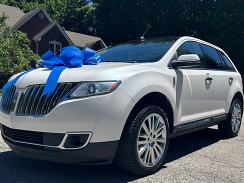 Used 2013 Lincoln MKX AWD image 1