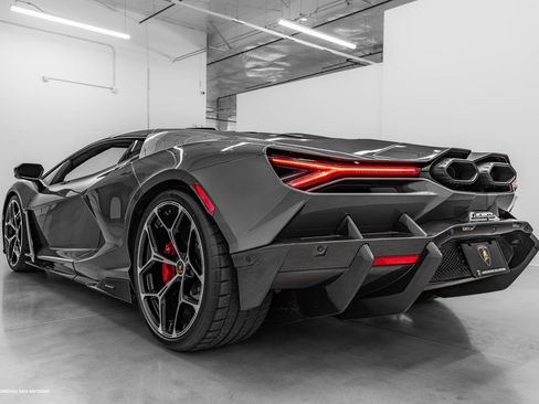 Used 2024 Lamborghini Revuelto Base image 3