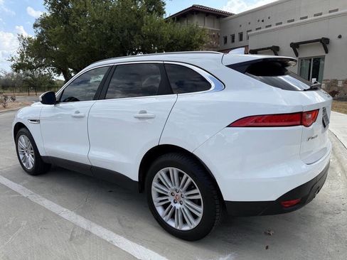 Used 2019 Jaguar F-PACE Premium image 2