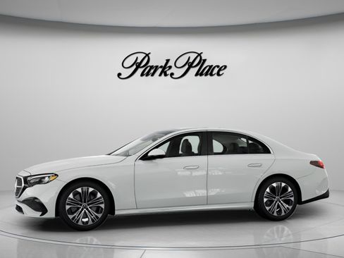 Used 2026 Mercedes-Benz E 350 4MATIC Sedan image 4