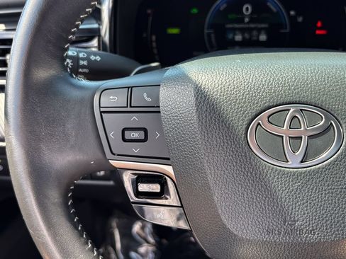 Used 2025 Toyota Camry SE w/ Convenience Package FWD image 26
