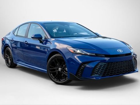 Used 2025 Toyota Camry SE FWD image 4