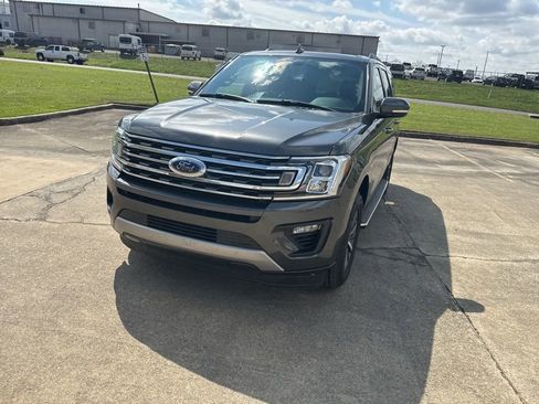 Used 2018 Ford Expedition XLT w/ Equipment Group 202A image 4
