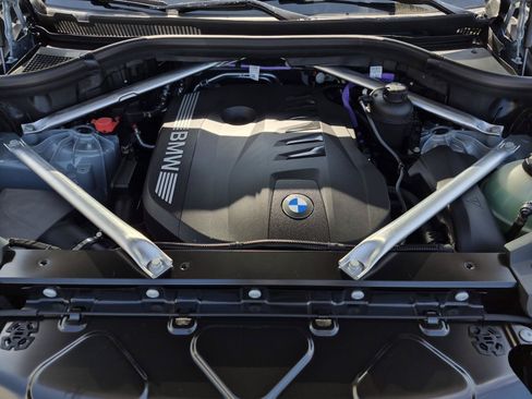 New 2026 BMW X5 xDrive40i w/ M Sport Package AWD/4WD image 11