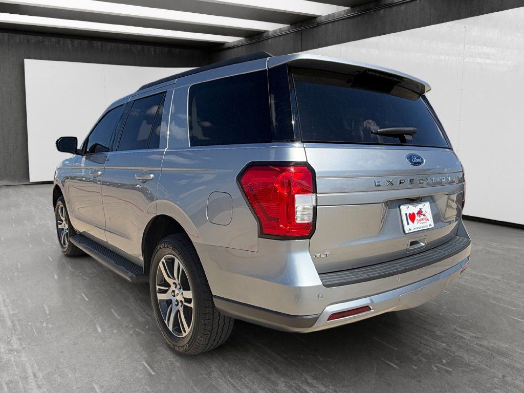 Used 2024 Ford Expedition XLT RWD image 3