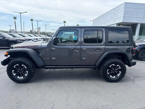 Used 2024 Jeep Wrangler Unlimited Rubicon w/ Convenience Group AWD/4WD image 4