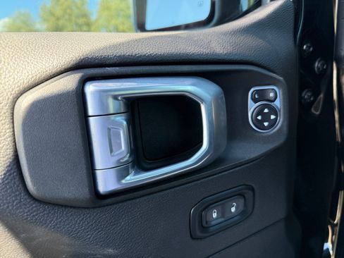 Used 2021 Jeep Wrangler Unlimited Sahara AWD/4WD image 19