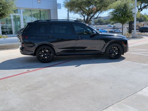 Used 2024 BMW X7 xDrive40i w/ M Sport Package AWD/4WD image 11