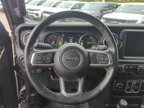 Used 2022 Jeep Wrangler Unlimited Sahara w/ Cold Weather Group AWD/4WD image 16