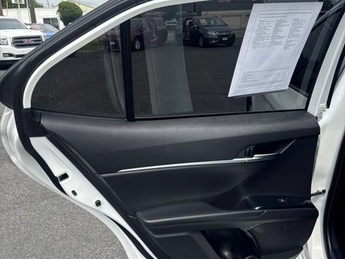 Used 2020 Toyota Camry SE FWD image 10