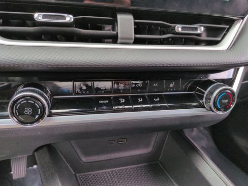 Used 2025 Chevrolet Equinox LT FWD image 23