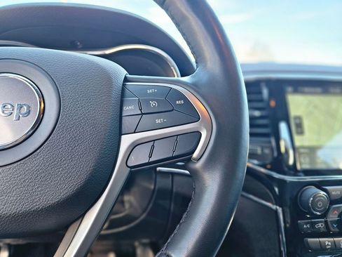 Used 2022 Jeep Grand Cherokee Limited image 25