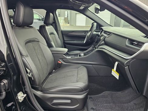 New 2025 Jeep Grand Cherokee L Altitude image 15