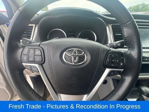 Used 2018 Toyota Highlander Limited FWD image 13