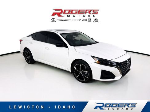 Used 2023 Nissan Altima 2.5 SR AWD/4WD image 1