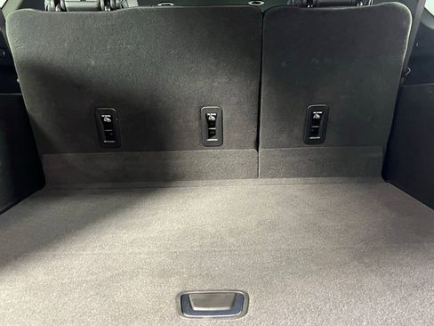 Used 2025 GMC Yukon XL Denali image 30