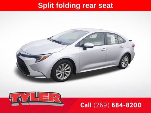 Used 2023 Toyota Corolla LE w/ LE Convenience Package FWD image 3