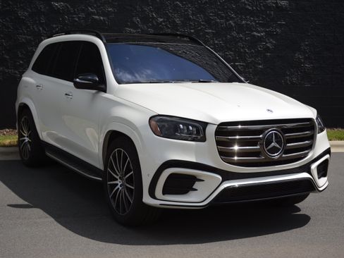 Used 2024 Mercedes-Benz GLS 450 4MATIC image 9