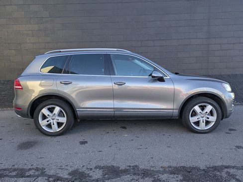 Used 2014 Volkswagen Touareg TDI image 4